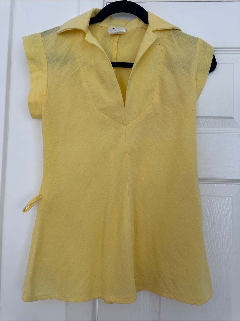 Byer California Butter Yellow V-Neck Sleeveless Tunic Top